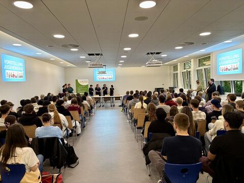 04_Poltik_zum_Anfassen_-_Demokratiebildung_in_der_Schule.jpg